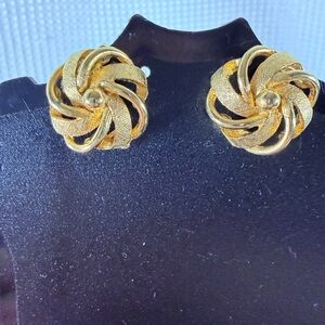 Elegant Vintage Gold-Tone Swirl /Button Clip-On Earrings